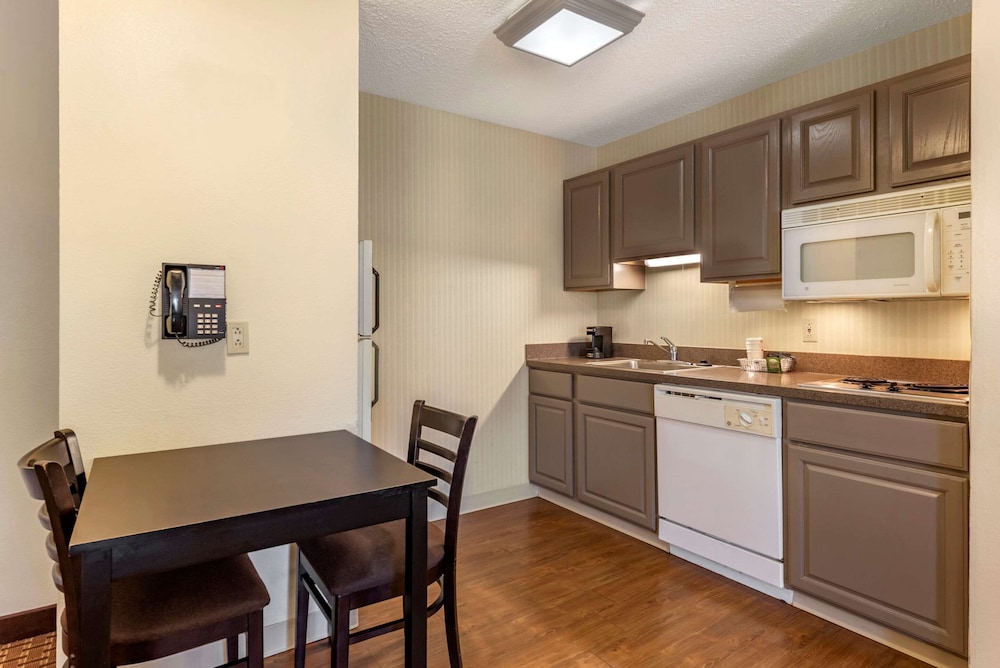 Comfort Inn & Suites Warsaw near US-30 6/44
