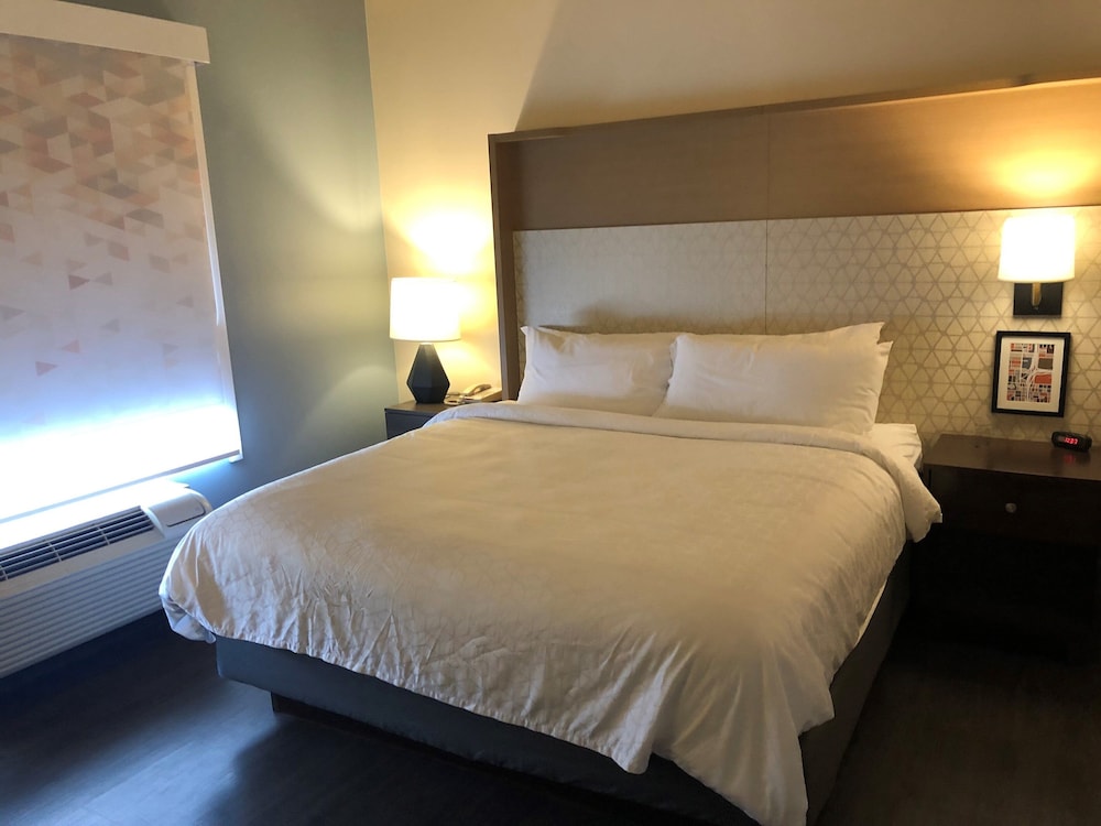 Holiday Inn Omaha Downtown-Airport 15/77