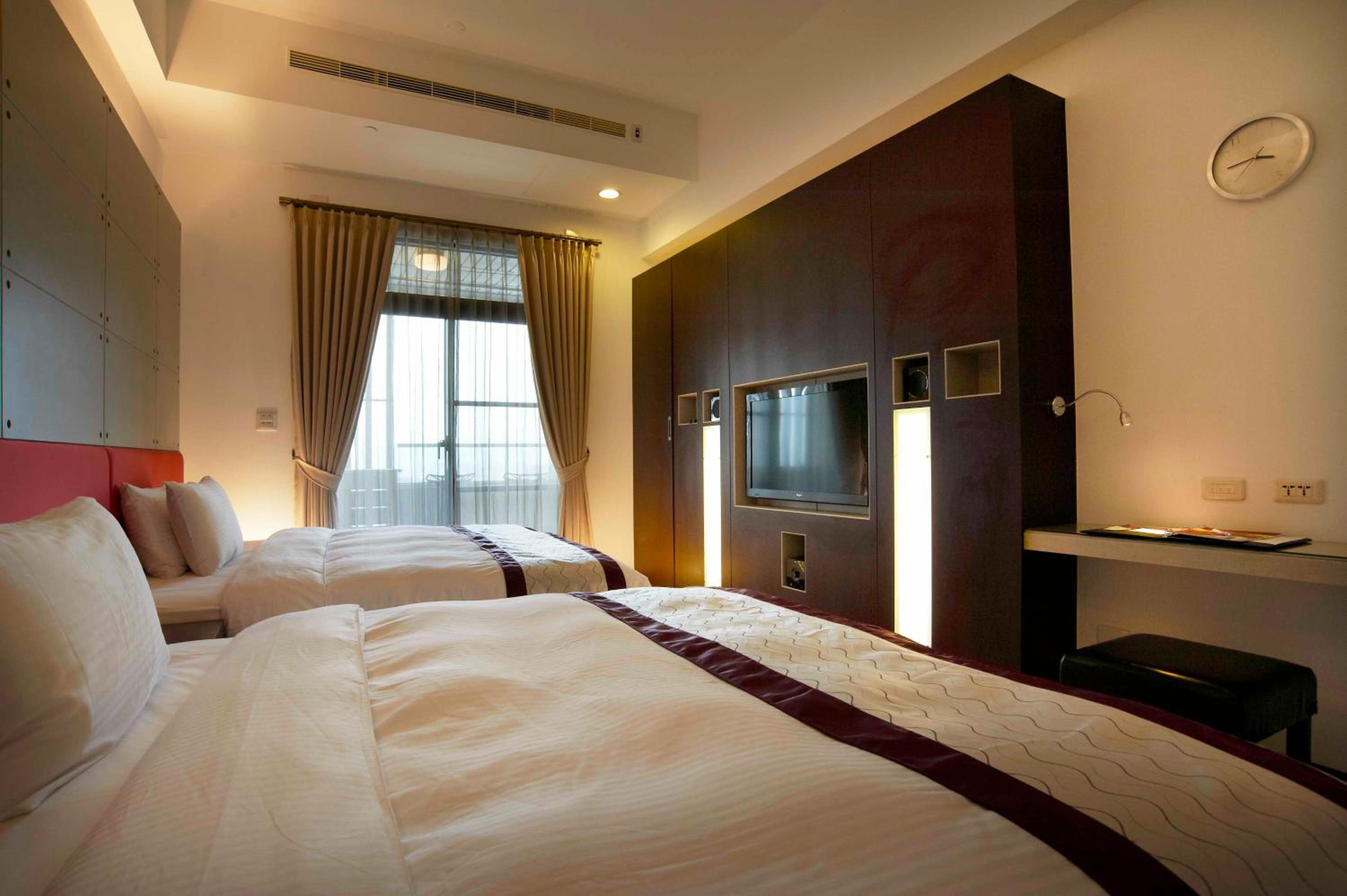 Room, Quadruple