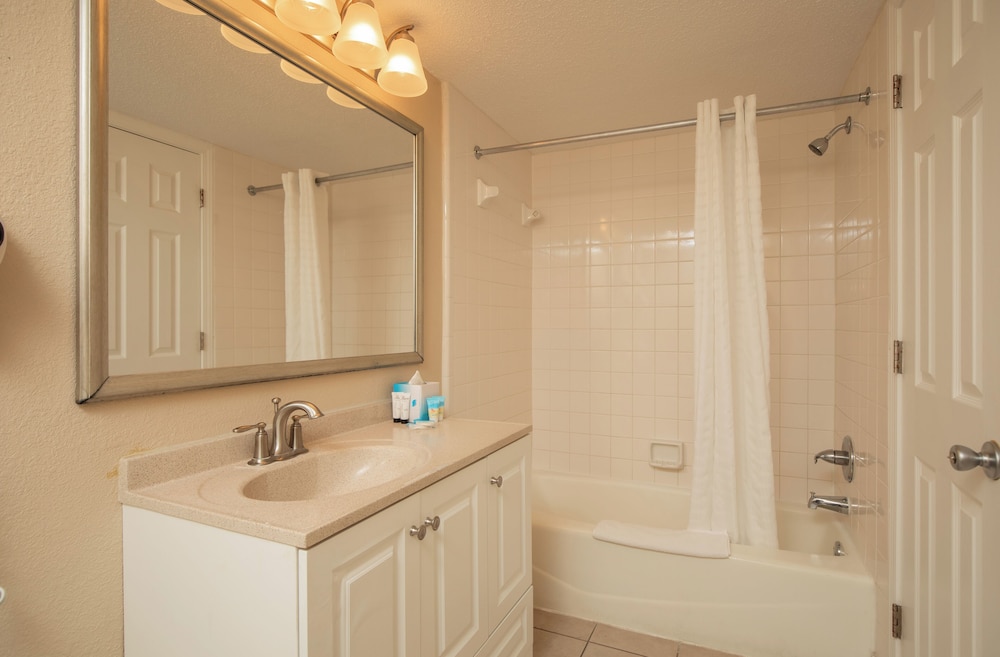 2 Rooms, Deluxe, Suite, 4 Queen Beds, No Balcony، Grande Shores Ocean Resort 10/10