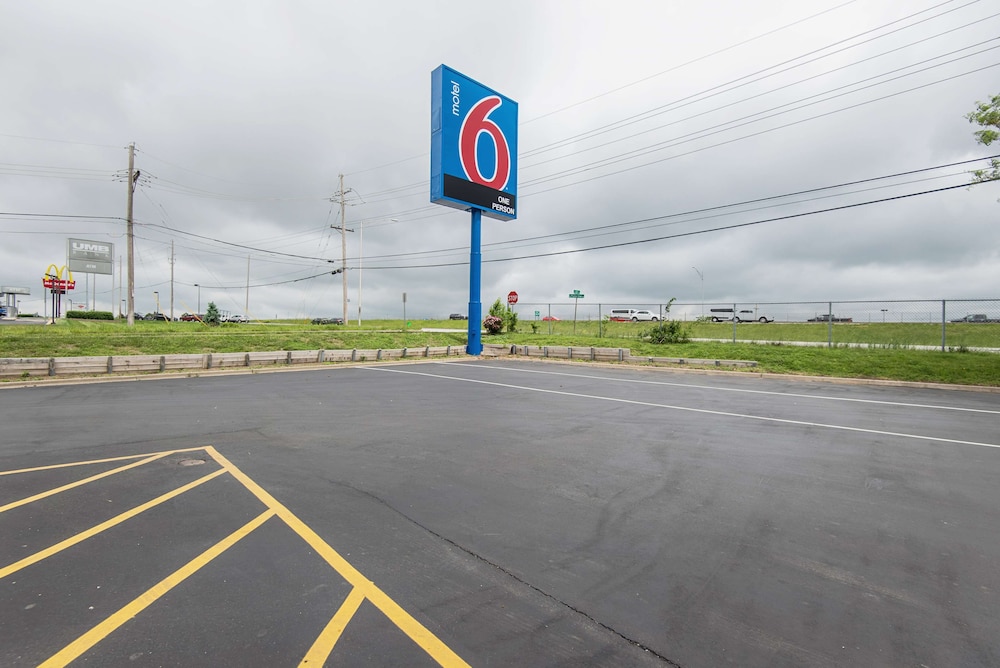 Motel6 Kansas City, MO - Airport 39/50