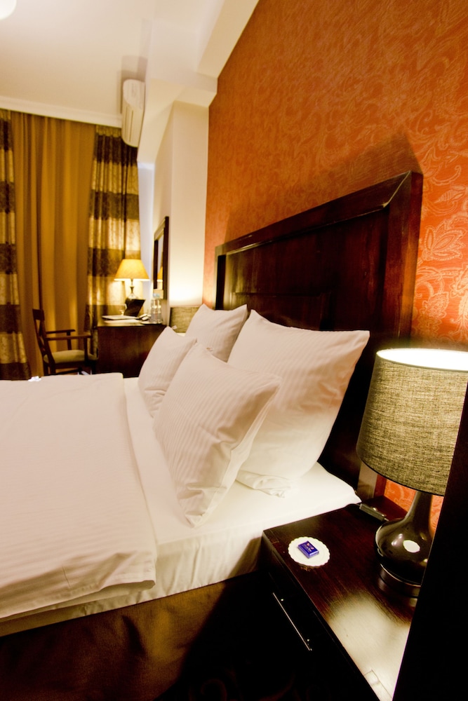 Columbus Hotel 25/50