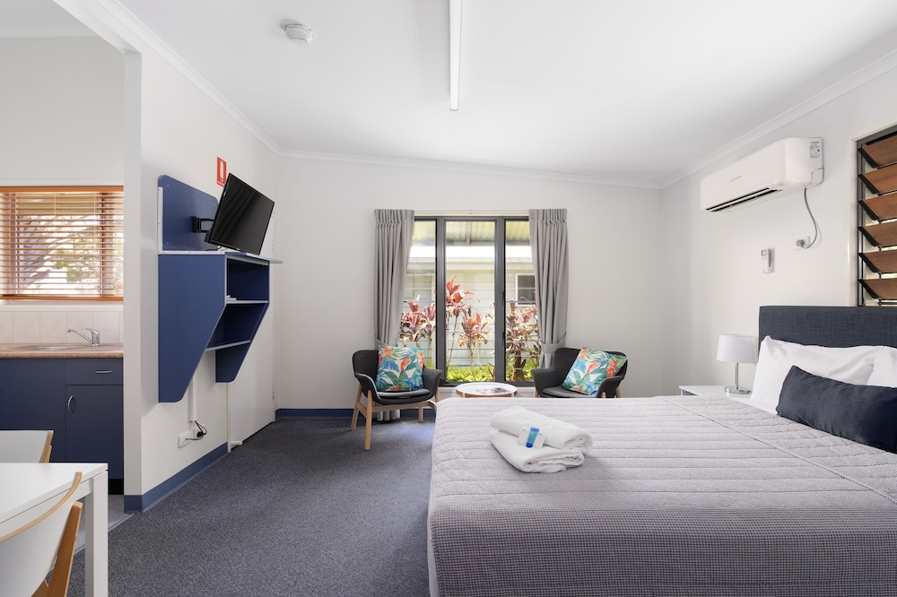 Tin Can Bay's Sleepy Lagoon Motel 13/42