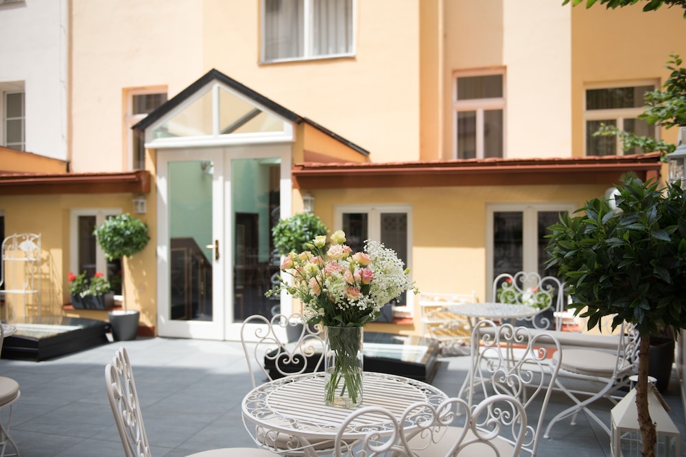 HASTAL HOTEL 5/42