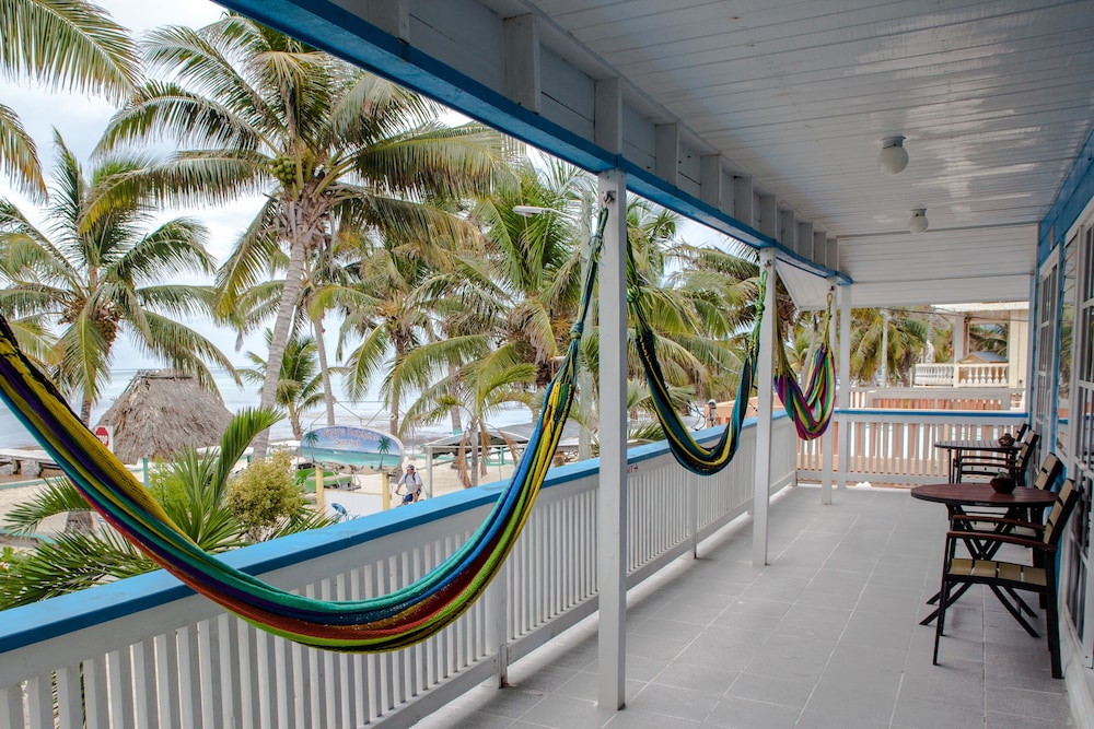 Aquavista Beachfront Suites 18/29