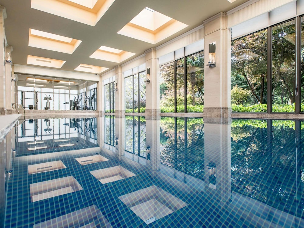 swimming pool spa