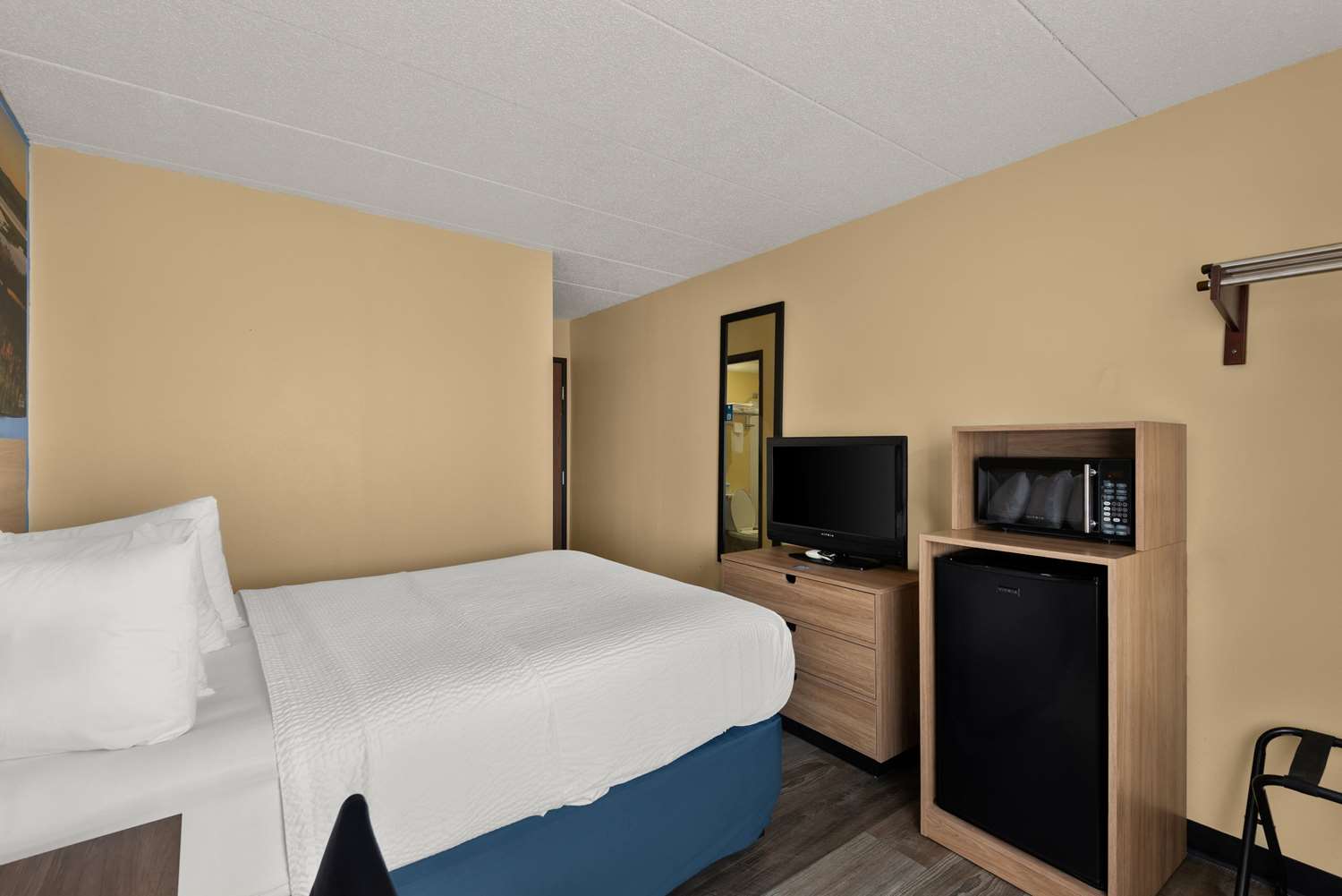 Days Inn by Wyndham Newton - LA 17/34