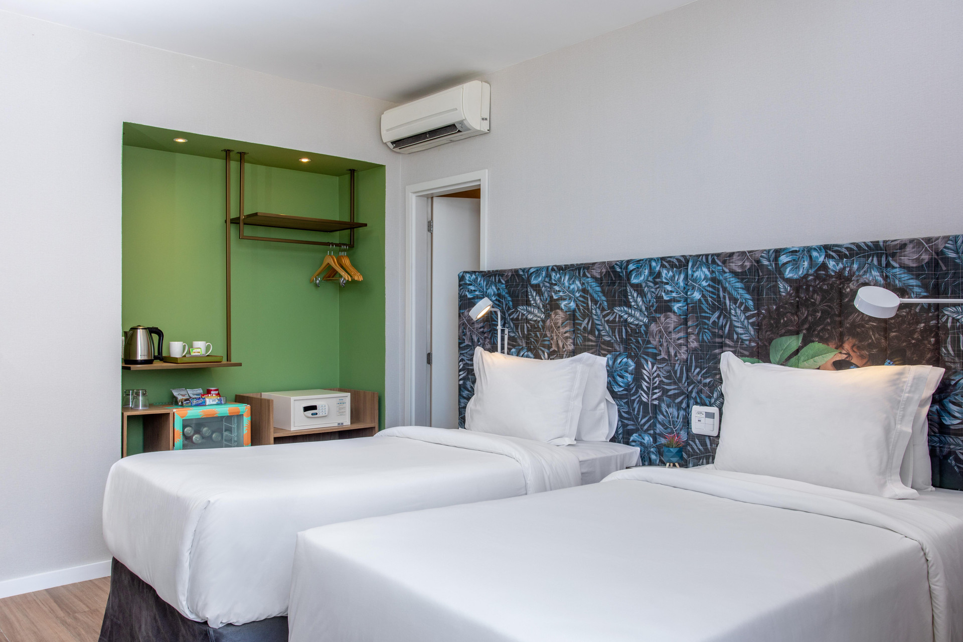 Executive, Twin Beds, Lateral Side Sea View