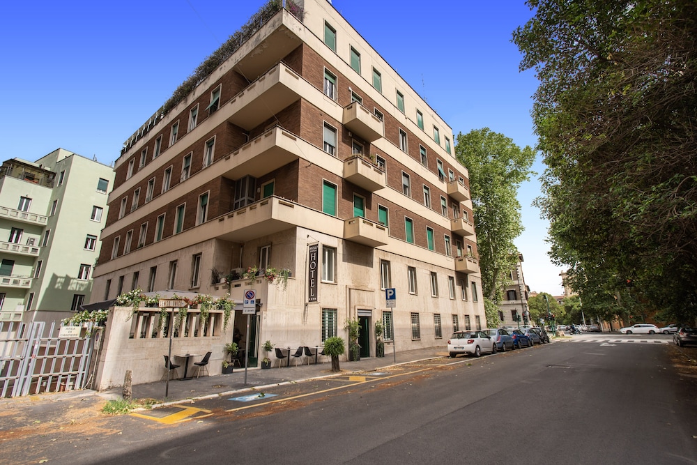 Apollo Boutique Hotel 64/72
