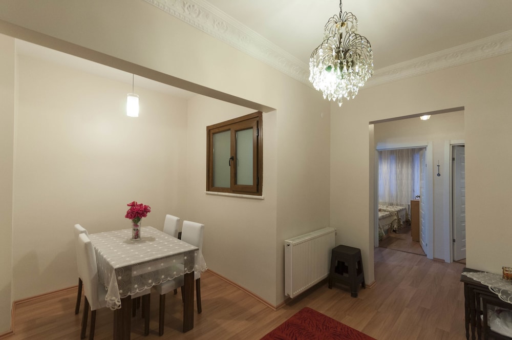 Zendy Suite Hotel 69/88