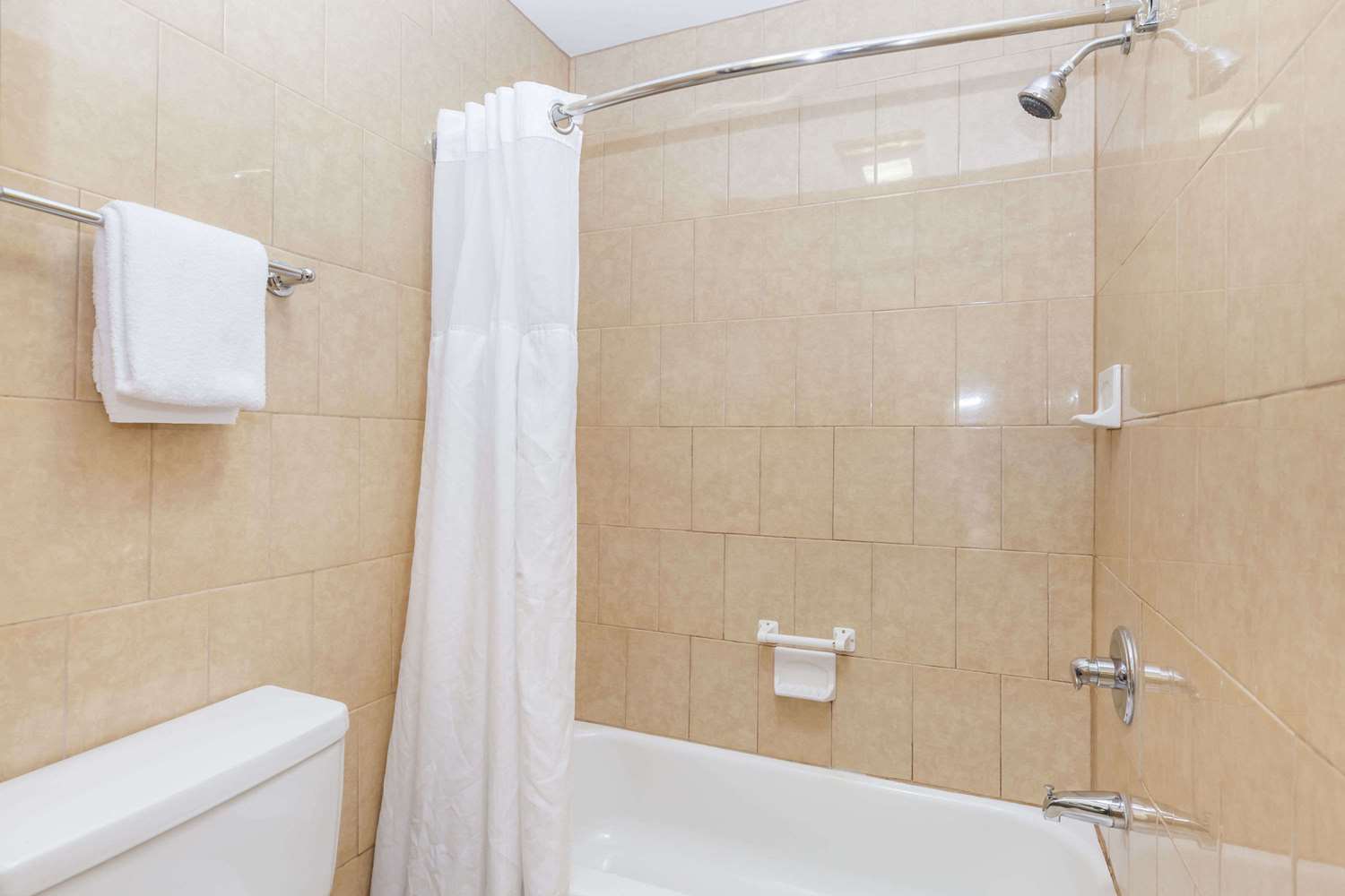 Travelodge By Wyndham Sylmar Ca 11/11