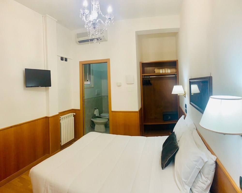Cassia Hotel 6/34