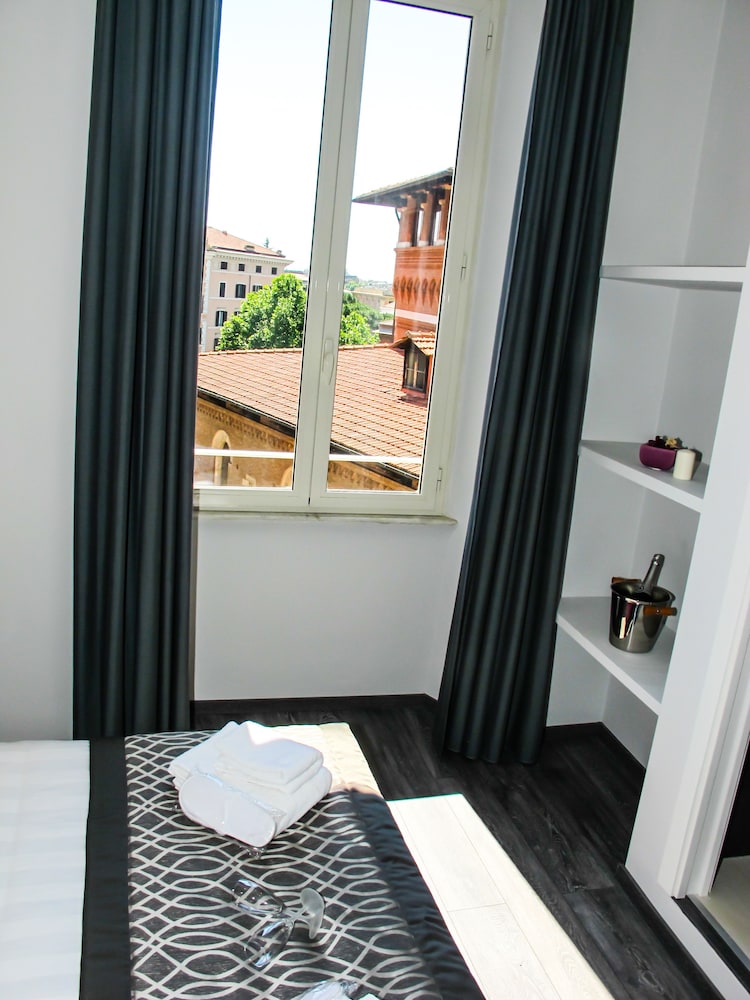 Roma Veneto Relais 13/96