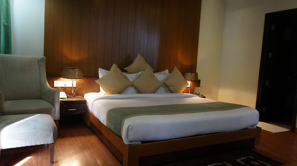 LUXURY, STUDIO, SUITE, KING BED, MOUNTAIN VIEW