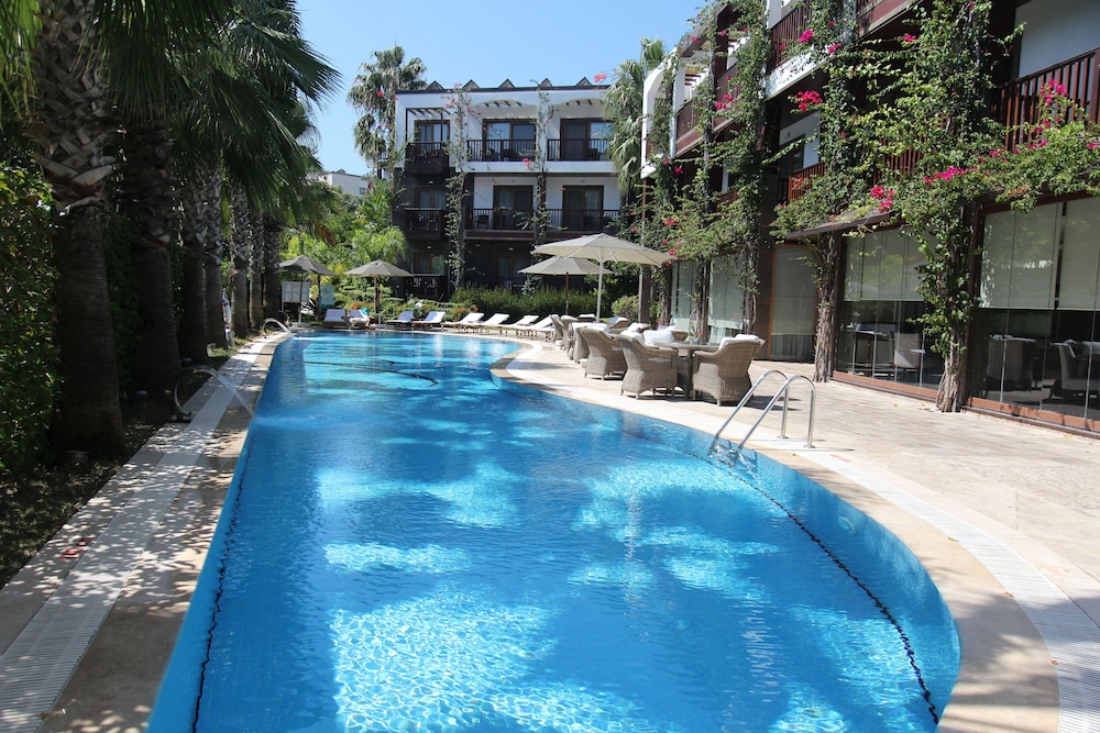 Olira Boutique Hotel & Spa 53/55