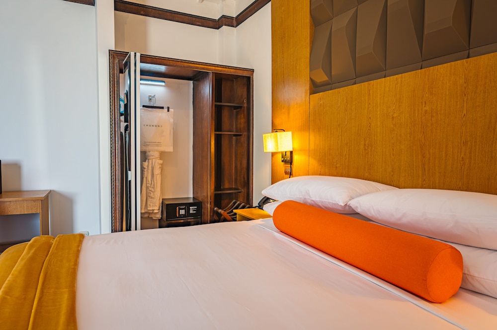Sago Palm Hotel 13/68