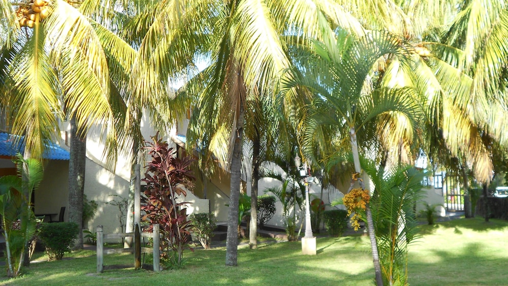LE GRAND BLEU HOTEL 50/54