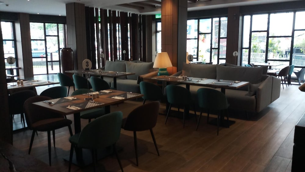 Roxy Hotel Padungan 11/31
