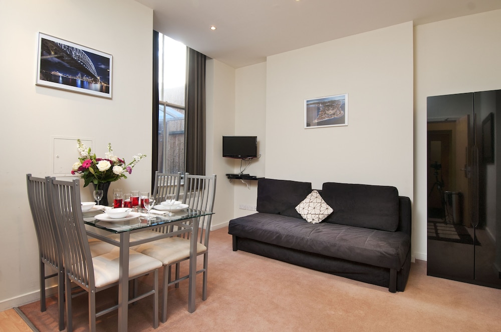Grand Plaza Serviced Apartments 50/76
