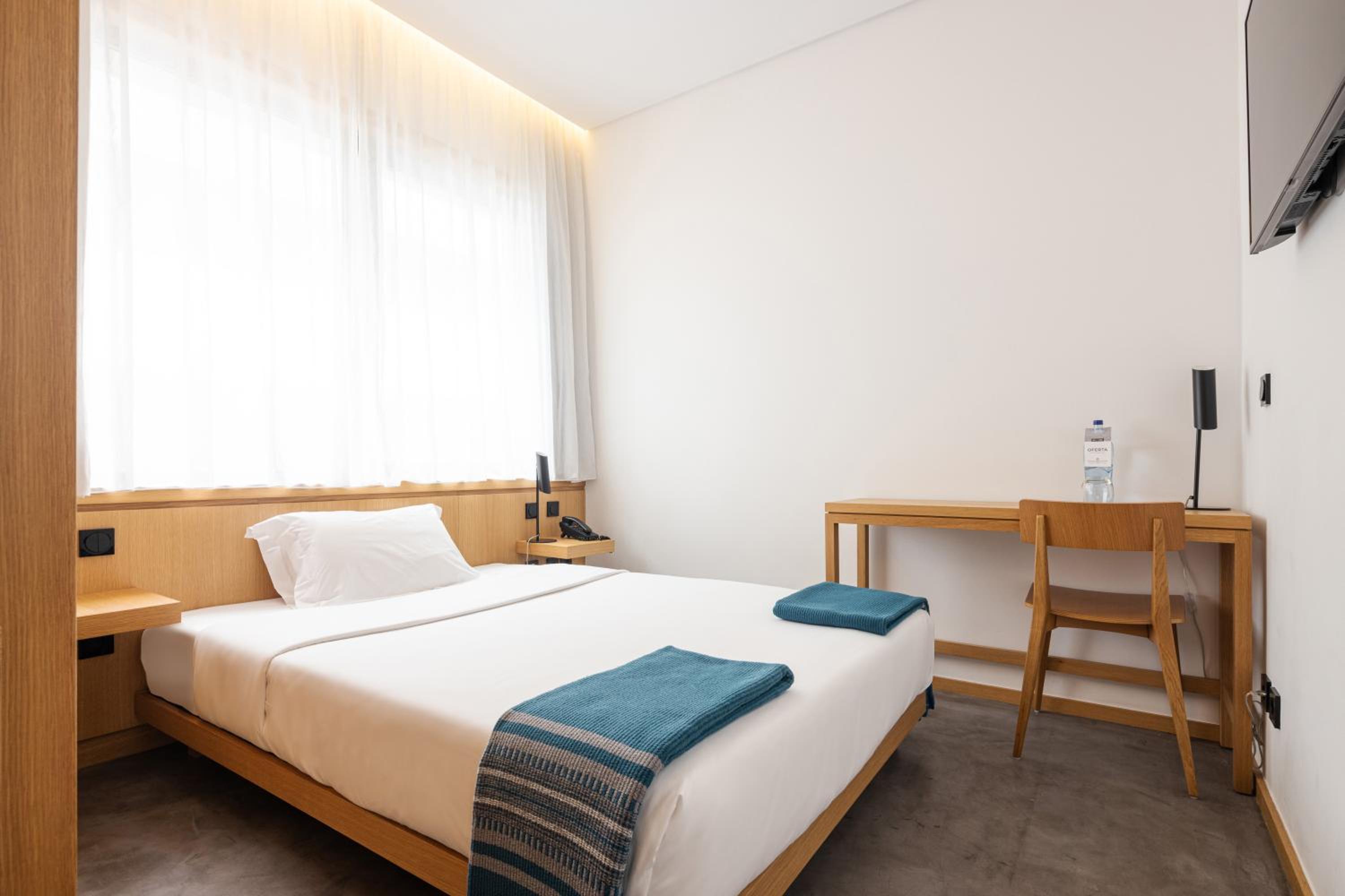 Room, Single, Single Bed