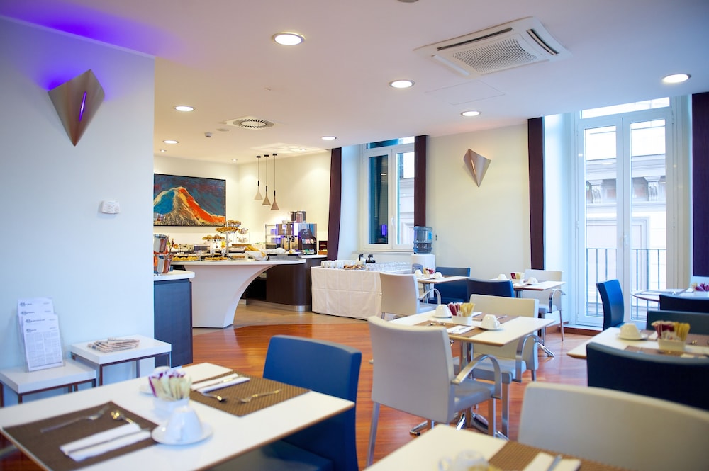 Mercure Napoli Centro Angioino 36/47