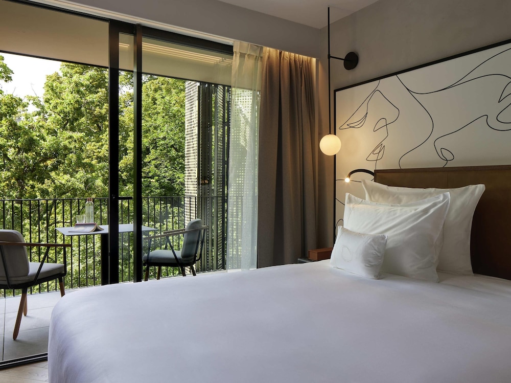 غرفة ديلوكس بسرير كوين بشرفة، L Esquisse Hotel & Spa Colmar - MGallery Collection 7/10