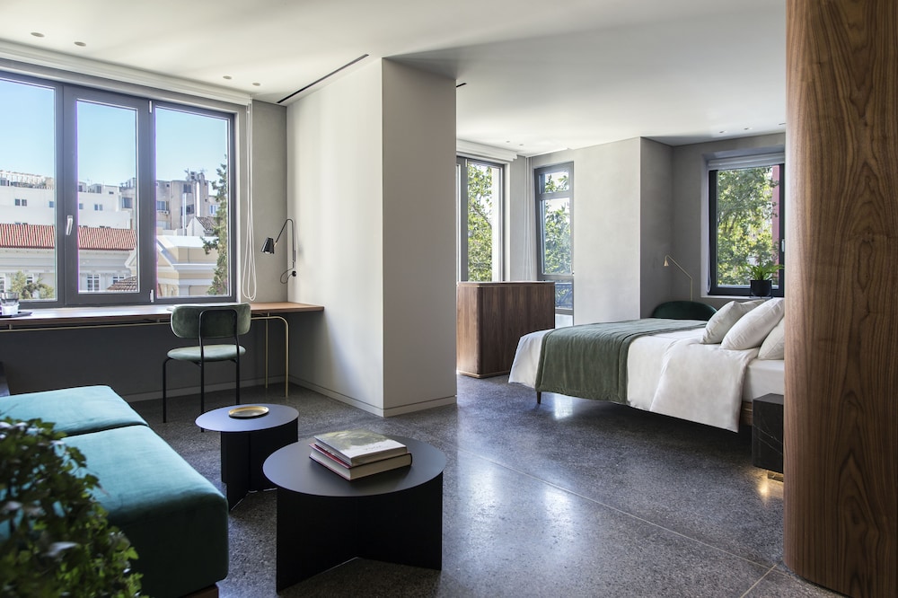 Perianth Hotel 50/61
