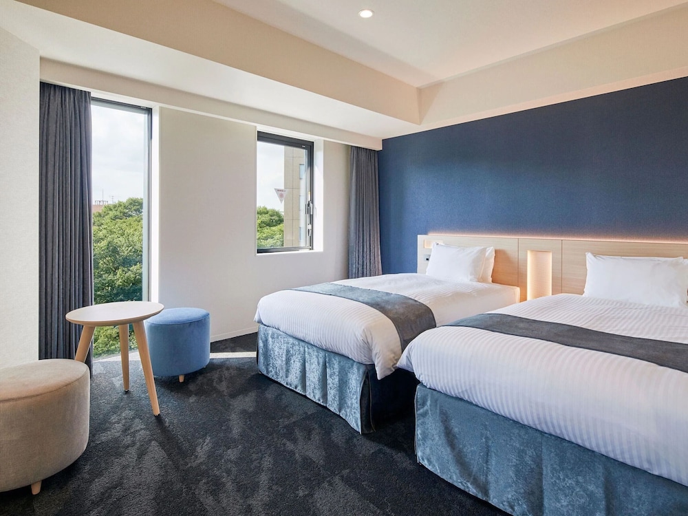 Relax, Twin Beds