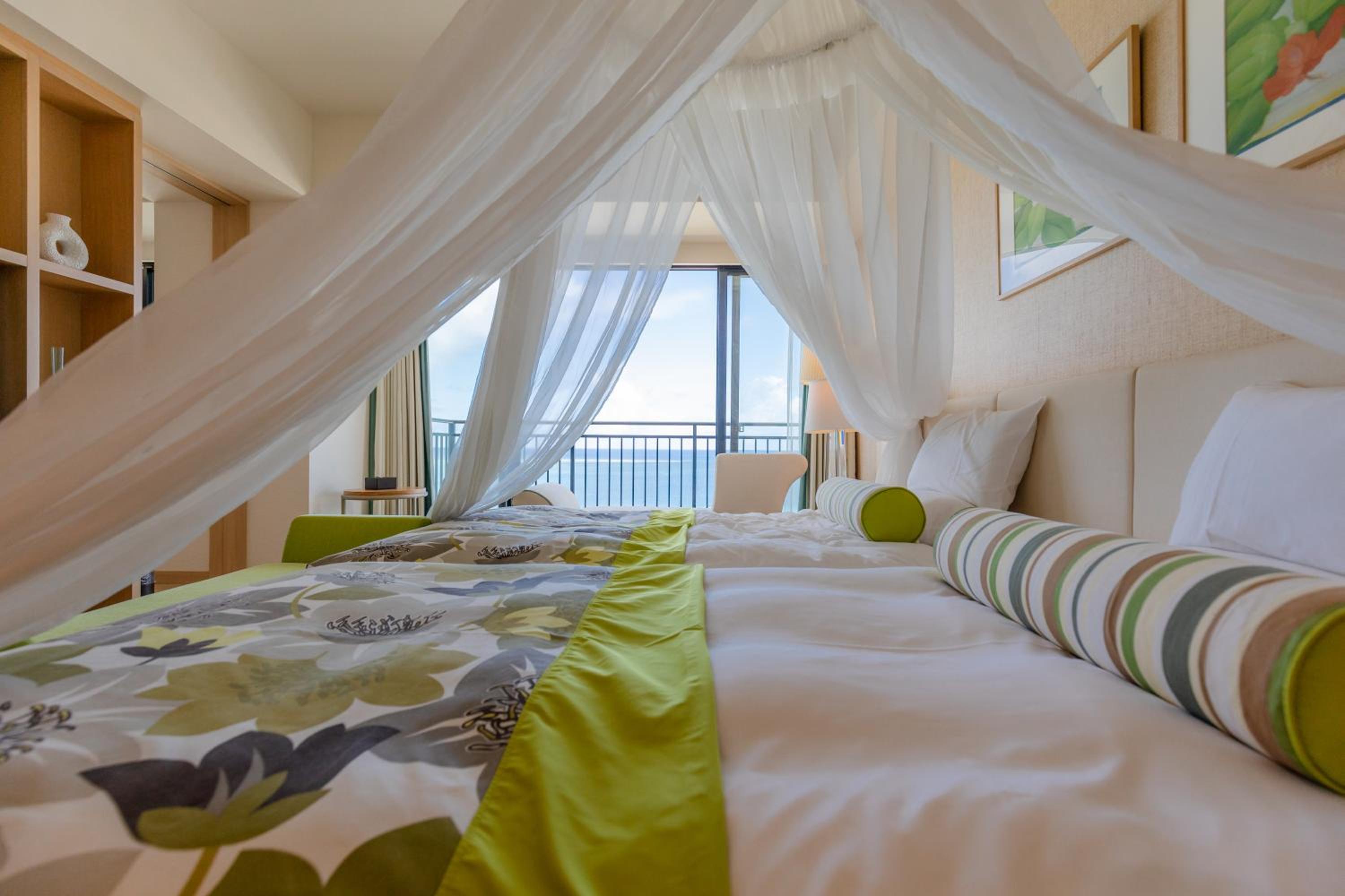 Crown, Ocean, Suite