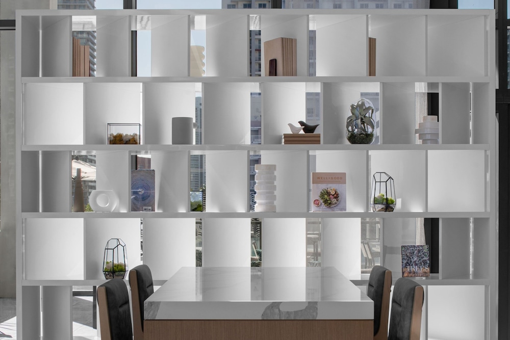 Element Miami Brickell 18/40