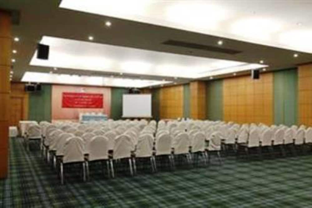 Diamond Plaza Hotel Suratthani 41/50