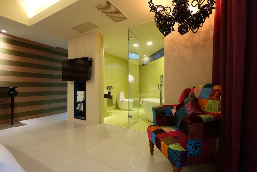 The Fantasy Apartment 24/38