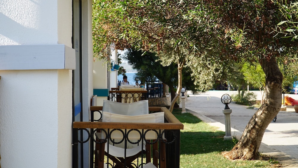 Maya Bistro Hotel Beach 22/70