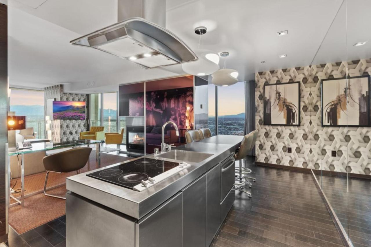 The Celine Riviera Suite at Palms Place 1/42