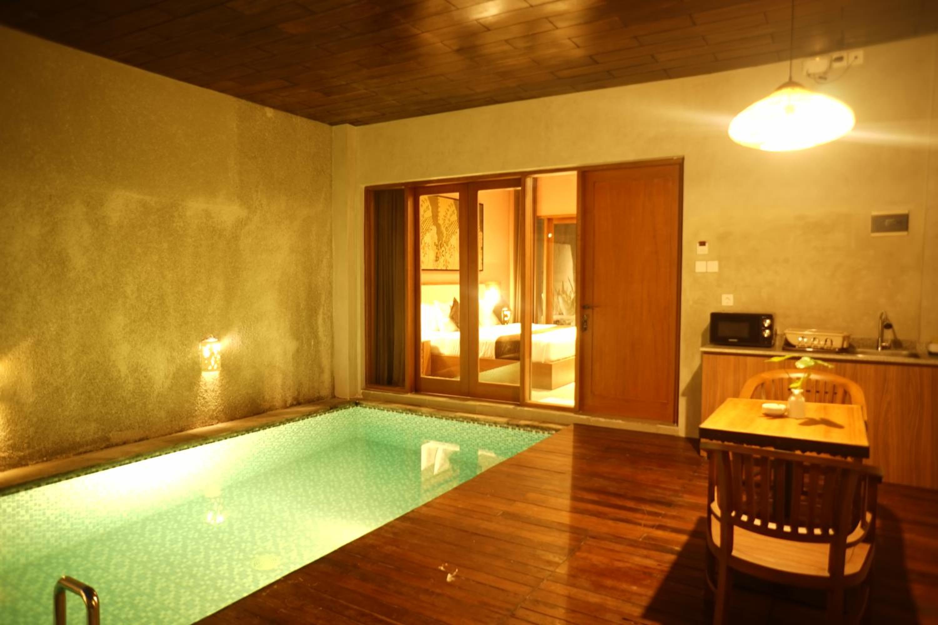 ME Villa Pererenan 29/37