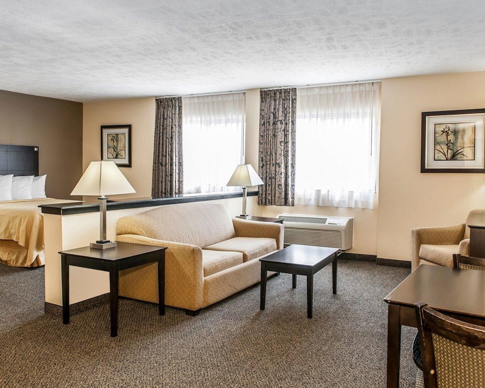 Quality Inn Suites Mattoon 24/39