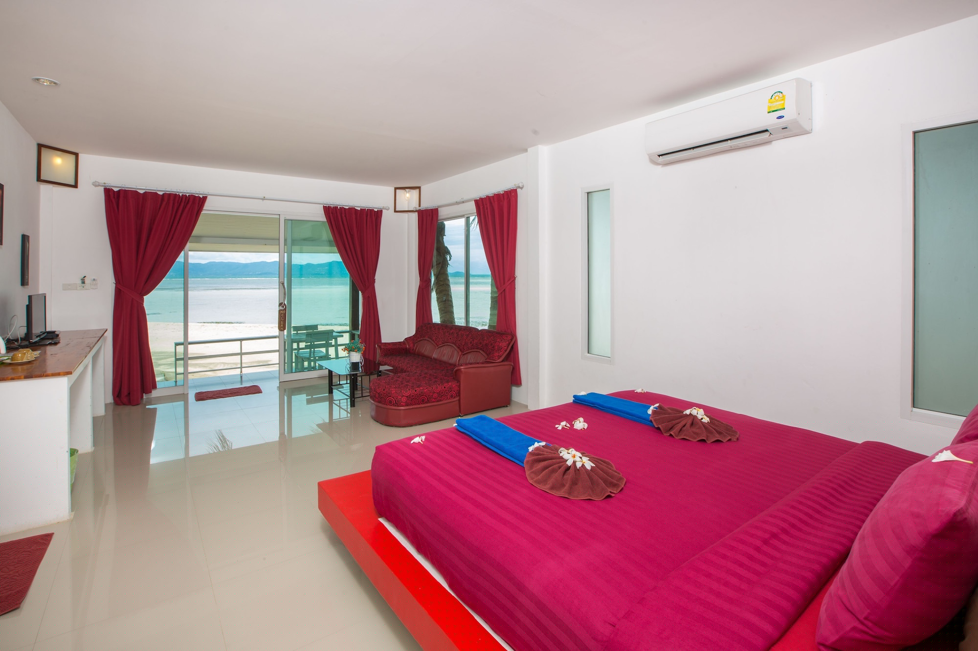 DELUXE, VILLA, QUEEN BED, BEACH SIDE