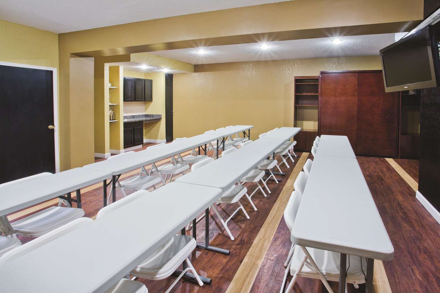 La Quinta Inn & Suites by Wyndham Hot Springs 48/57