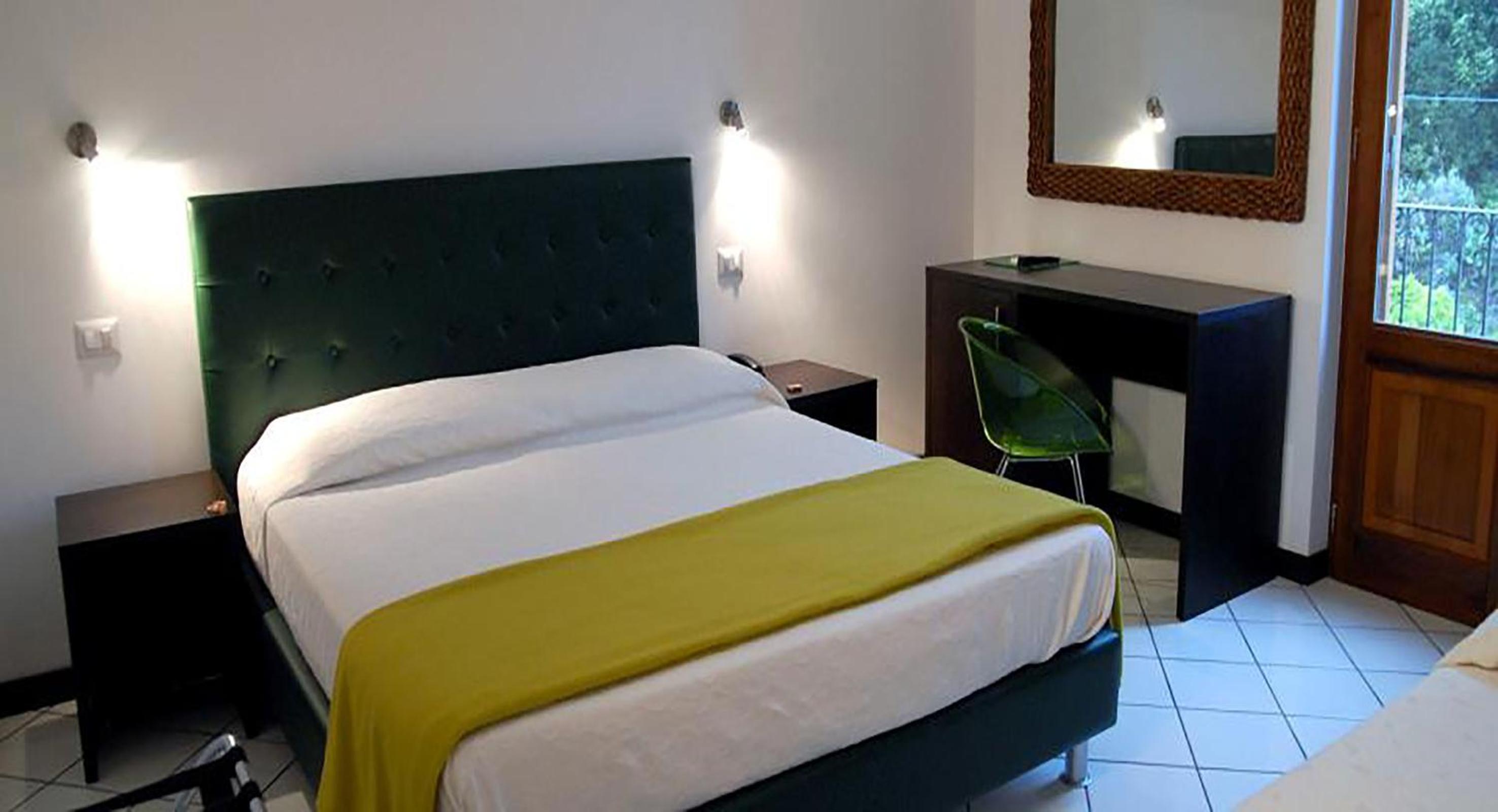 Room, Double Bed, Mountain View