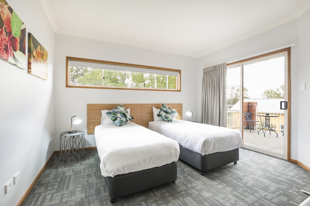 3 BEDROOMS, APARTMENT