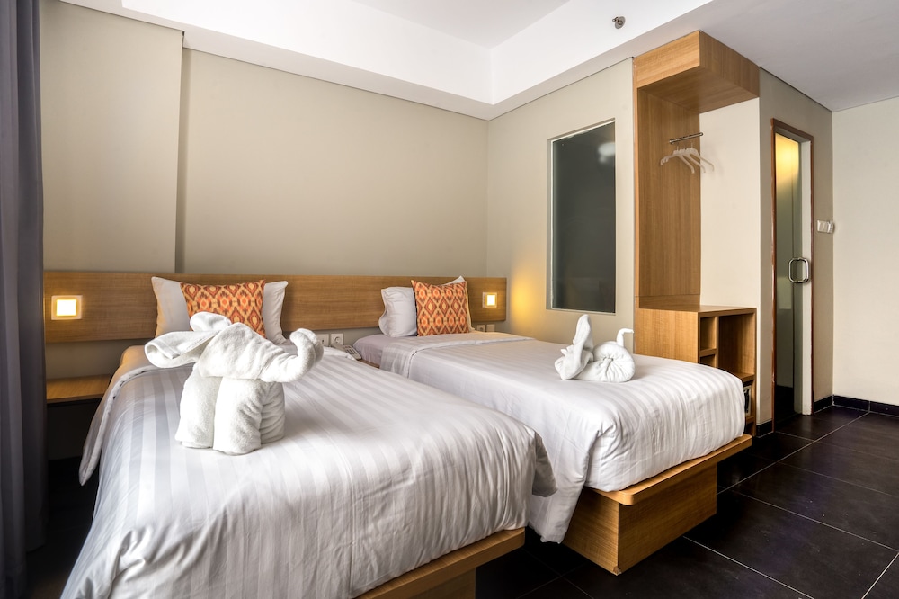 Maple Hotel Grogol 8/27