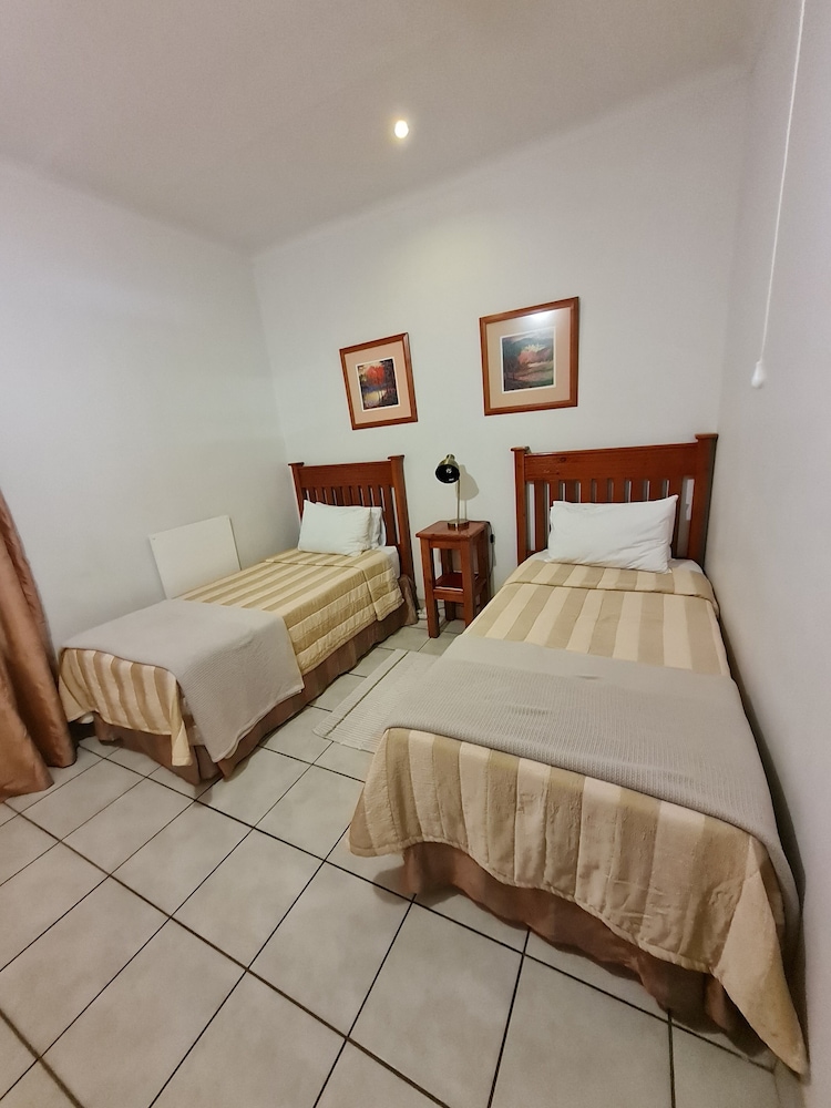 Pretoria North Lodge 6/43