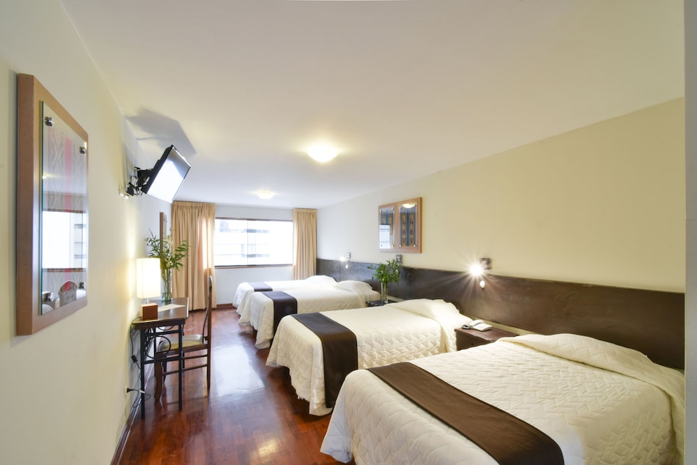 ROOM, QUADRUPLE