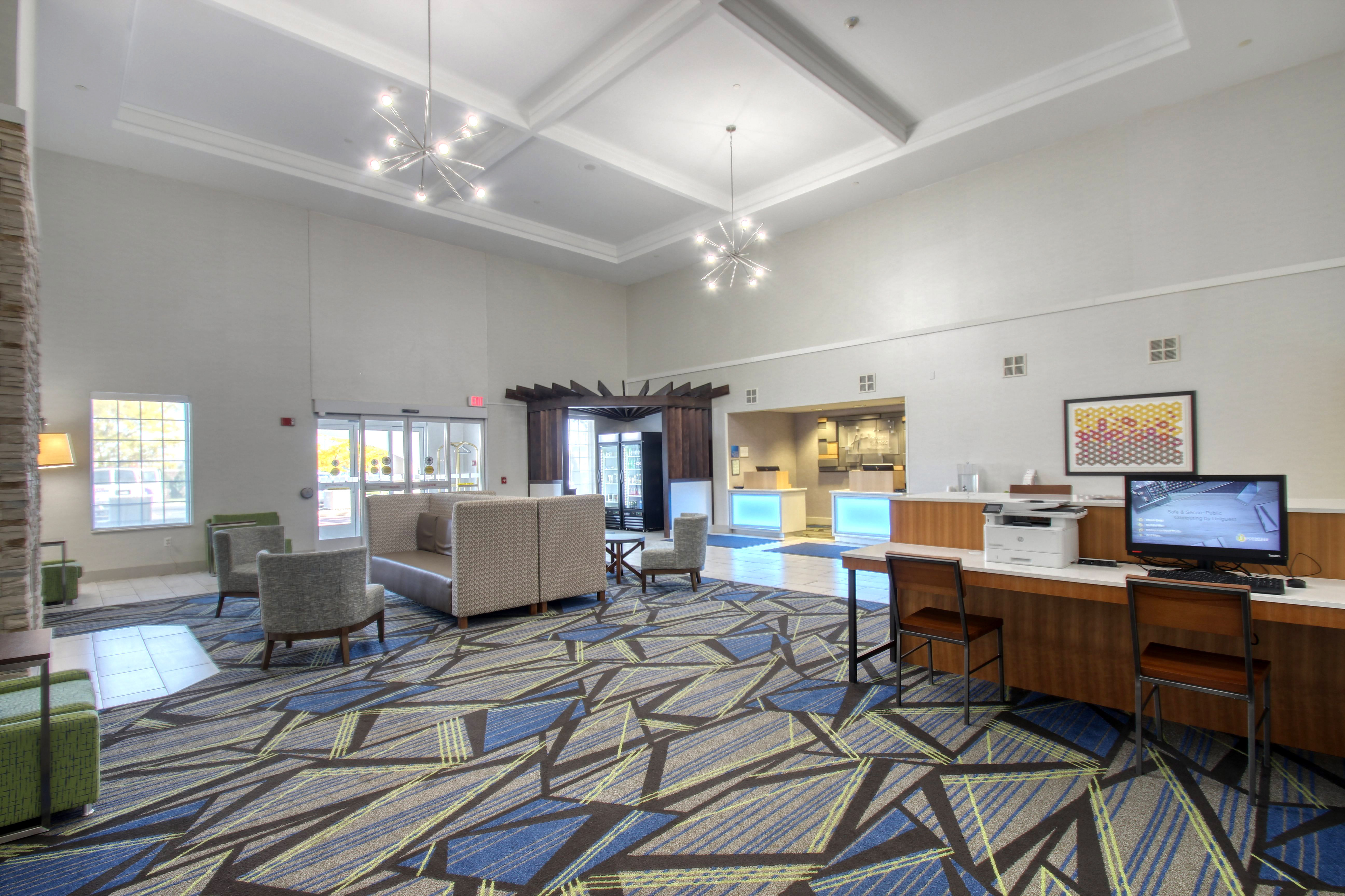 Holiday Inn Express Hotel And Suites Oshkosh Sr 41 1/19