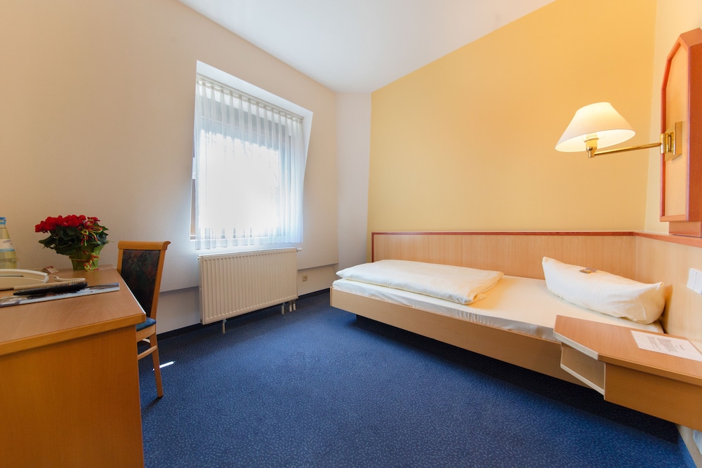 Montana Hotel Nurnberg West 5/28