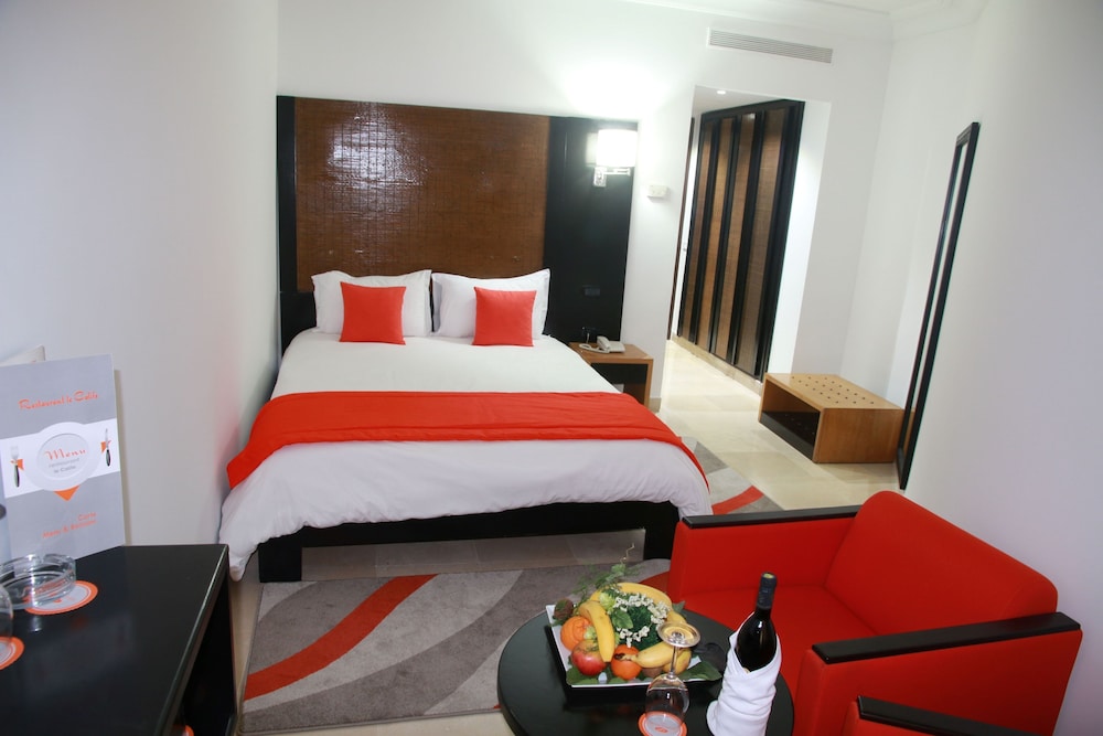 ROOM, SINGLE