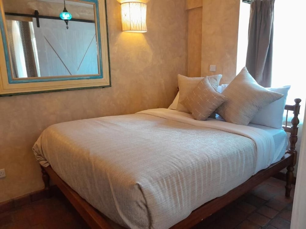 Woodmere Serviced Apartments 5/50