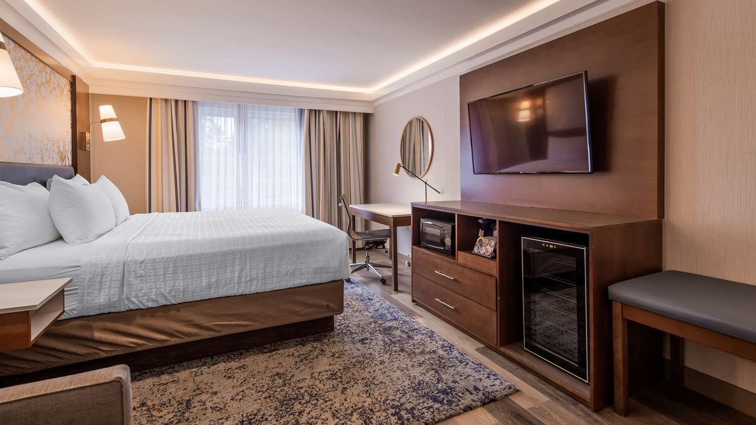 Room, King Bed, Sofa, The Westfield Inn, BW Signature Collection 5/9