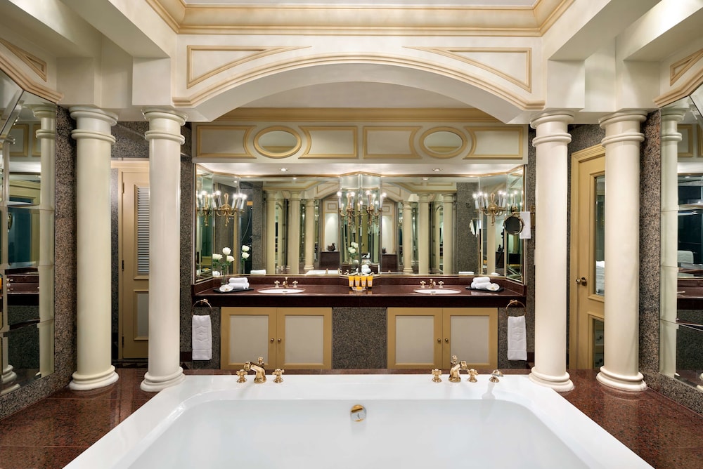 Shangri-La Bangkok 8/50