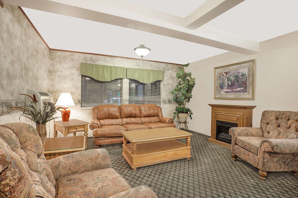 Super 8 by Wyndham Moscow / Pullman 30/39